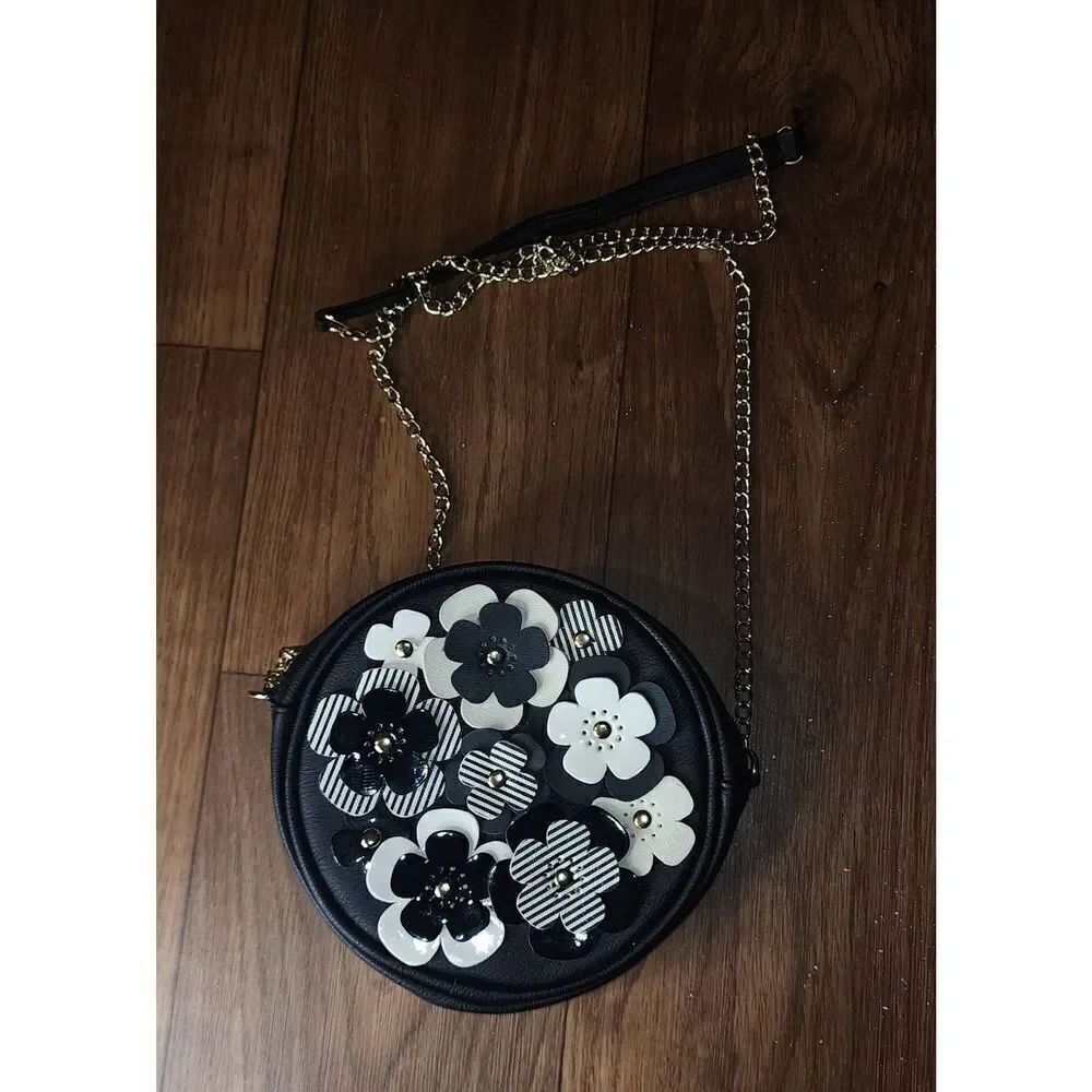 Round Crossbody 